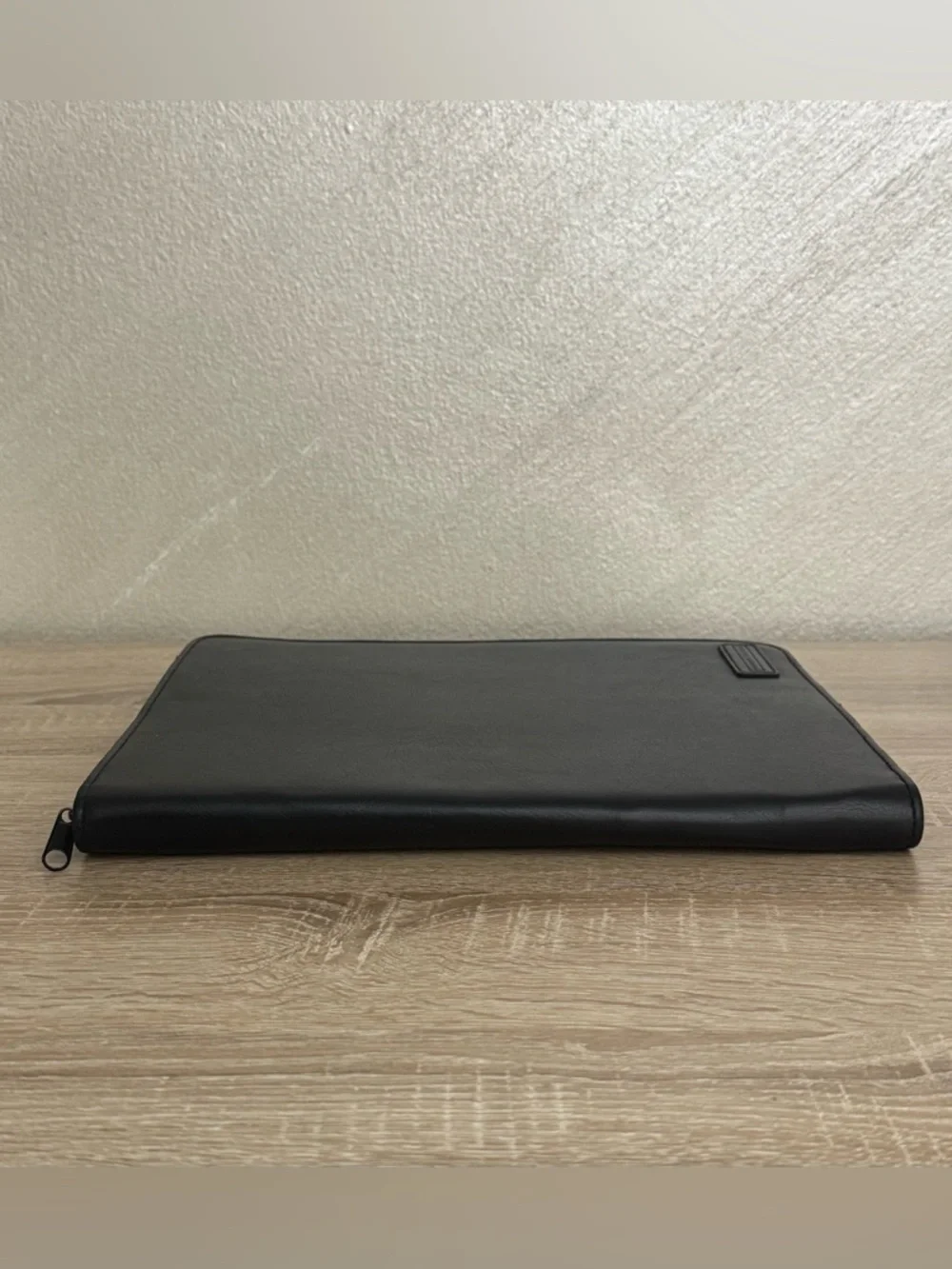 Perry Ellis Vintage Black Leather Round Zipper Document Portfolio Organizer